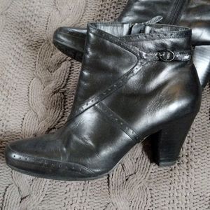 Clark's heeled ankle boots